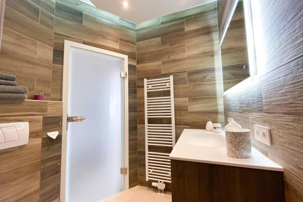 Luxus-Apartment In Leipzig Mit Privat-Parkplatz Bagian luar foto