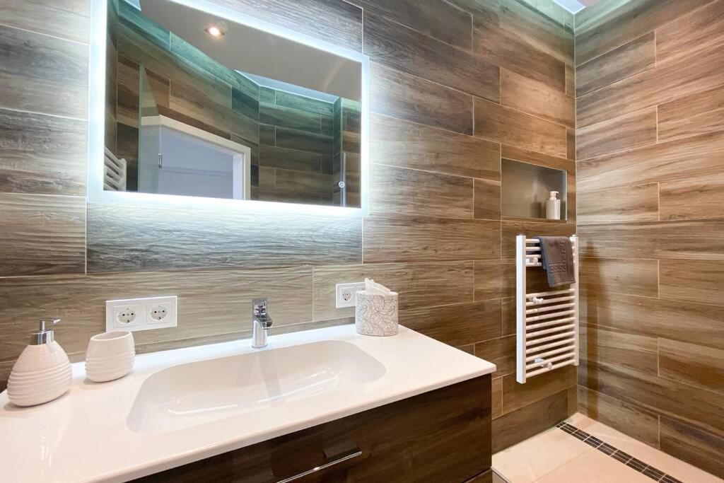 Luxus-Apartment In Leipzig Mit Privat-Parkplatz Bagian luar foto